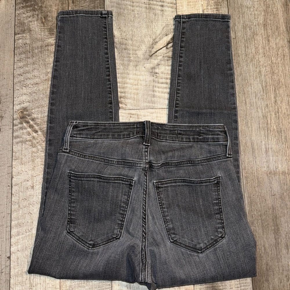 UNIVERSAL THREADS Jeans- size 4/27S‎